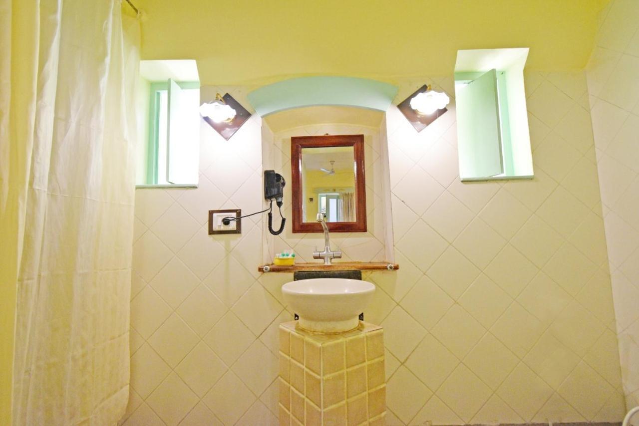 Hotel Villa Des Gouverneurs Pondicherry Bagian luar foto