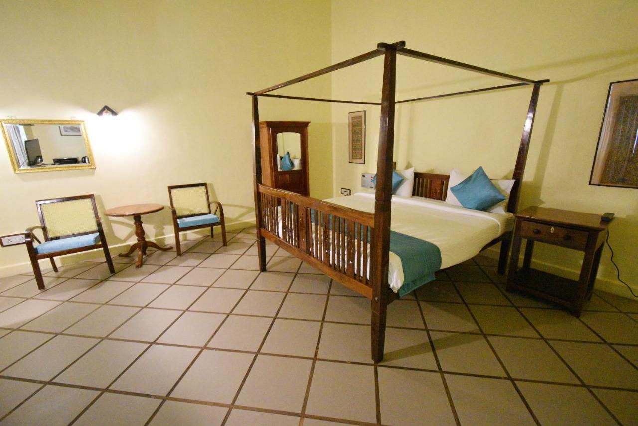 Hotel Villa Des Gouverneurs Pondicherry Bagian luar foto