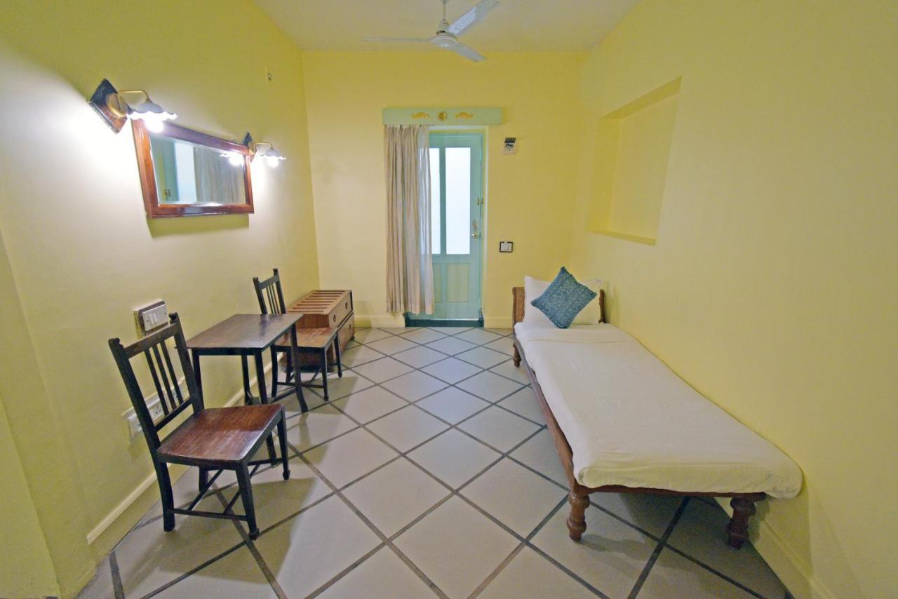 Hotel Villa Des Gouverneurs Pondicherry Bagian luar foto