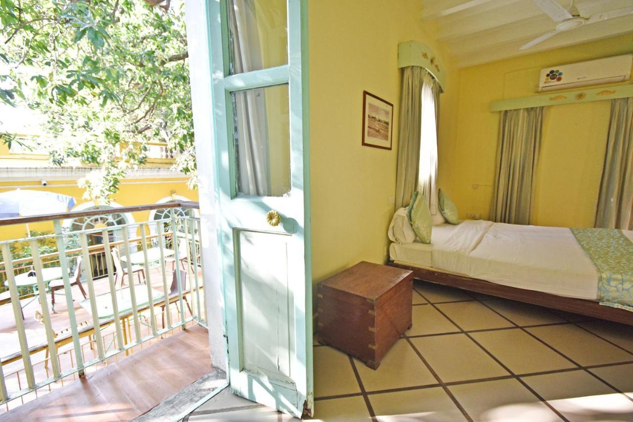 Hotel Villa Des Gouverneurs Pondicherry Bagian luar foto