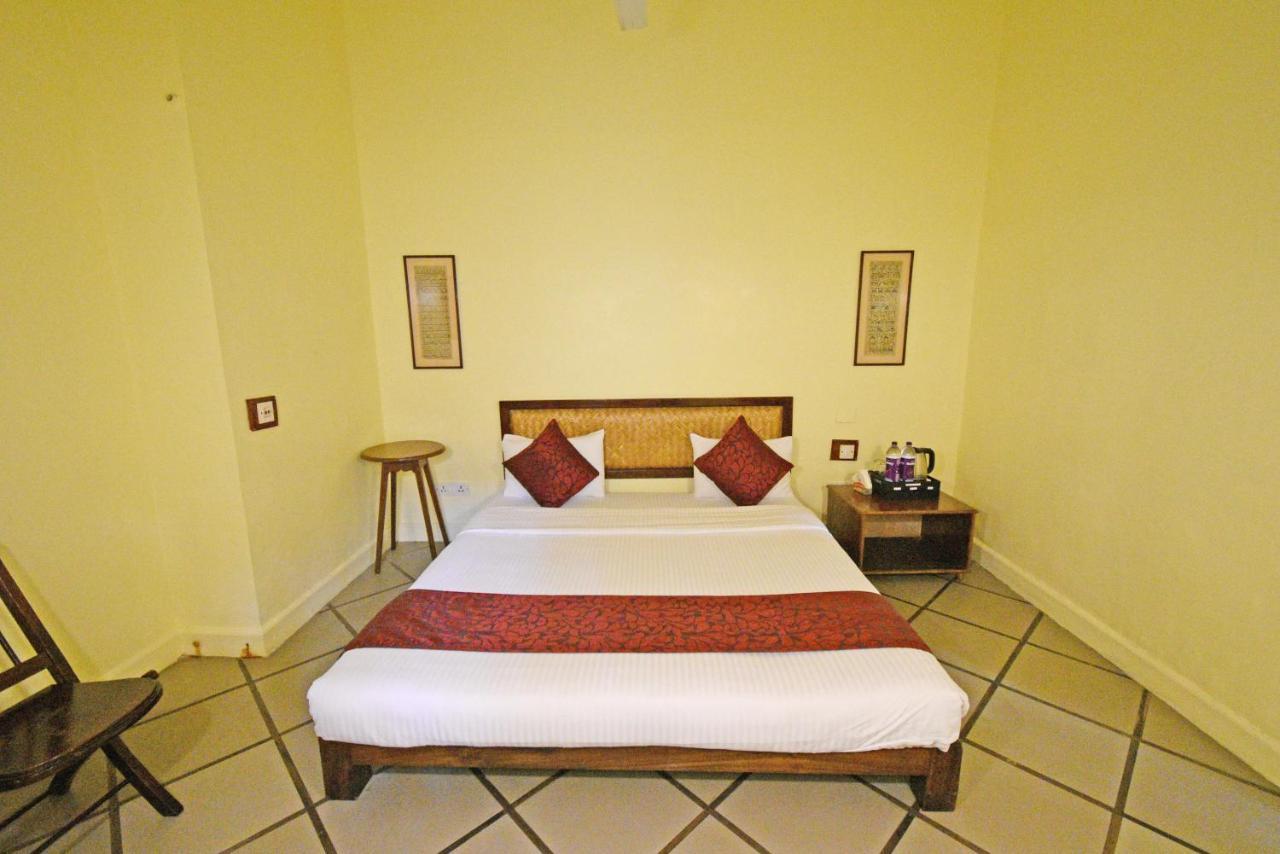 Hotel Villa Des Gouverneurs Pondicherry Bagian luar foto