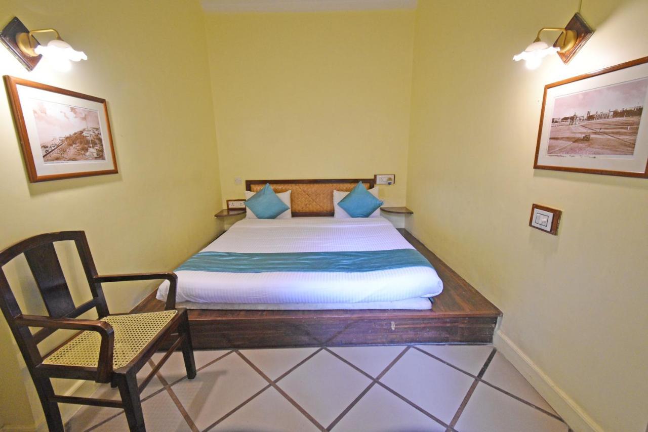 Hotel Villa Des Gouverneurs Pondicherry Bagian luar foto