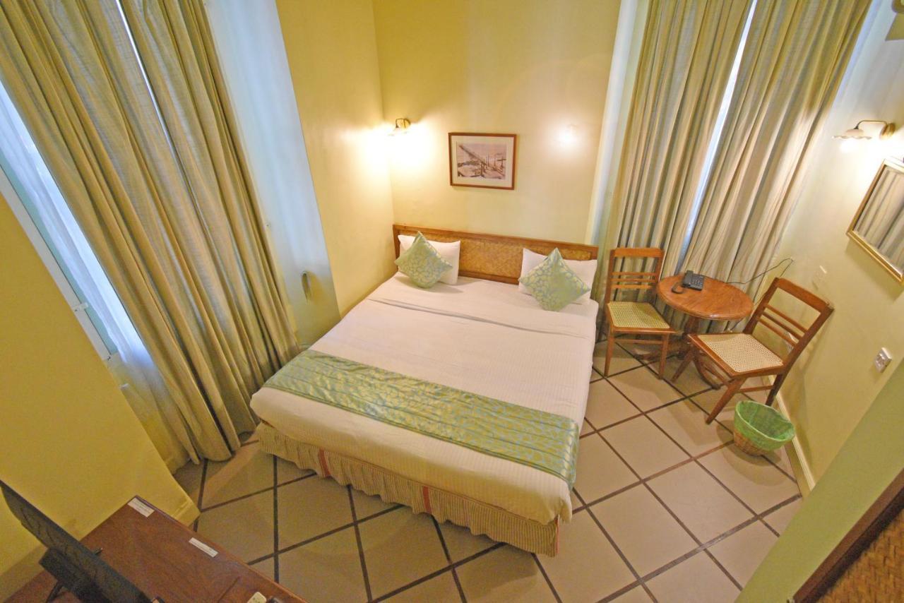 Hotel Villa Des Gouverneurs Pondicherry Bagian luar foto