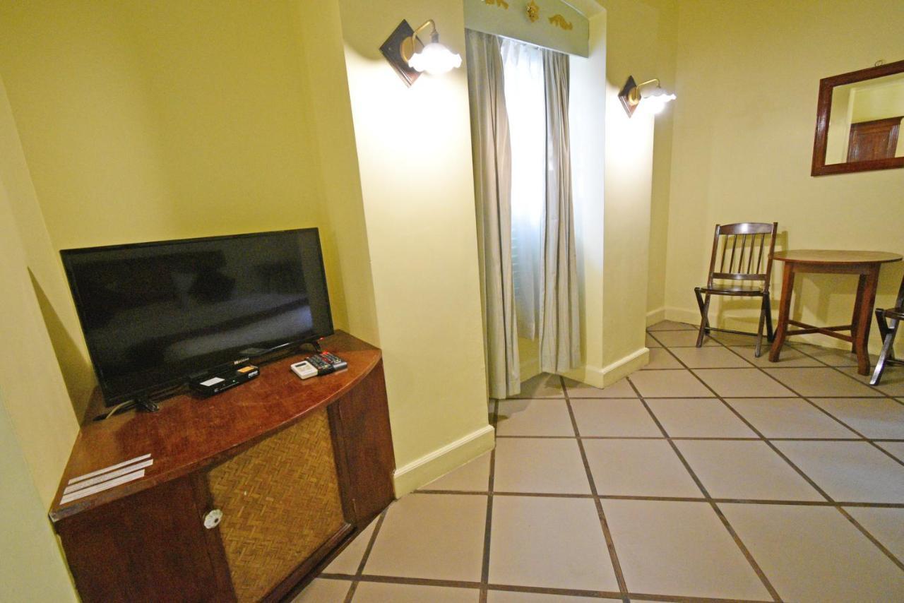 Hotel Villa Des Gouverneurs Pondicherry Bagian luar foto